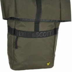 Lyle & Scott Recycled Rolltop Backpack Olive 13 Lyle & Scott Recycled Rolltop Backpack Olive -NL Rugzak Verkoopwinkel 20230117 capture0014