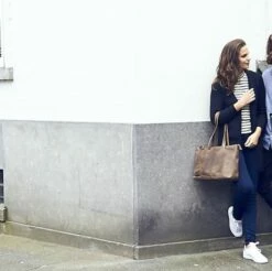 Plevier Rutland Dames Laptop Tote Bag 15.6" Cognac 18 Plevier Rutland Dames Laptop Tote Bag 15.6" Cognac -NL Rugzak Verkoopwinkel 709 6 sfeerfoto