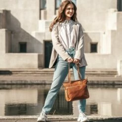 Chesterfield Alicante Shopper Bruin 14 Chesterfield Alicante Shopper Bruin -NL Rugzak Verkoopwinkel alicane 2 1 1