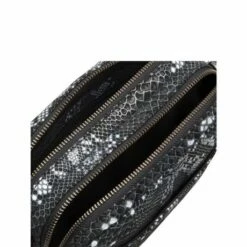 Cowboysbag X Bobbie Bodt Bag Bobbie Schoudertas Snake Black And White 10 Cowboysbag X Bobbie Bodt Bag Bobbie Schoudertas Snake Black And White -NL Rugzak Verkoopwinkel bag bobbie3057 2 000107 snakeblackandwhite 4