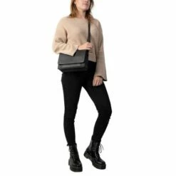 Cowboysbag X Bobbie Bodt Bag Onyx Schoudertas Snake Black And White -NL Rugzak Verkoopwinkel bag onyx3061 1 000106 crocoblack 2