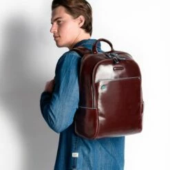 Piquadro Blue Square Computer Backpack 14" Mahogany 8 Piquadro Blue Square Computer Backpack 14" Mahogany -NL Rugzak Verkoopwinkel ca3214b2 mo dett10 1