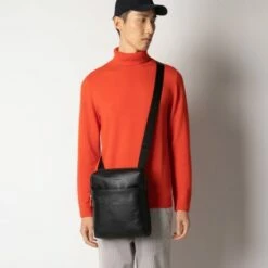 Piquadro Black Square Crossbody Bag IPad 11"/ Pro 9.7" Front Pocket Black -NL Rugzak Verkoopwinkel ca5085b3 n dett60