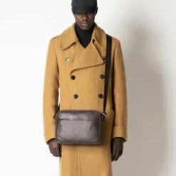 Piquadro Black Square Crossbody Bag IPad 11"/ Pro 9.7" Two Dividers Dark Brown -NL Rugzak Verkoopwinkel ca5086b3 tm dett60