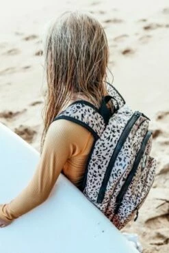 Little Legends Kinderrugzak Large Dessert Shark -NL Rugzak Verkoopwinkel collab ll x b b dessert shark