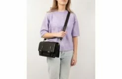 Cowboysbag Saskia Weerstand X Crossbody Bag Kopenhagen Olive -NL Rugzak Verkoopwinkel cowboysbag 3248 kopenhagen crossbodybag black 2 682 1 1 1