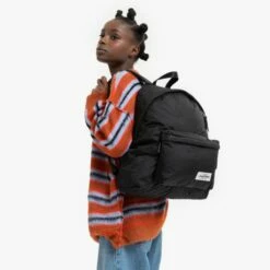 Eastpak Padded Pak'r Rugzak Puff Black 12 Eastpak Padded Pak'r Rugzak Puff Black -NL Rugzak Verkoopwinkel ek000620 3e1 alt001 uc250483 mhigh