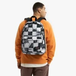 Eastpak Out Of Office Rugzak Tags Checks -NL Rugzak Verkoopwinkel ek000767 2e9 alt004 uc250874 mhigh