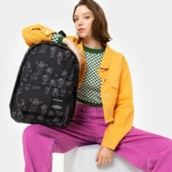 Eastpak Out Of Office Rugzak The Simpsons Black -NL Rugzak Verkoopwinkel ek000767 7a1 alt001 uc222090 mhigh