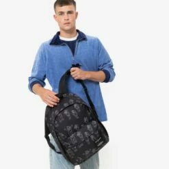 Eastpak Out Of Office Rugzak The Simpsons Black -NL Rugzak Verkoopwinkel ek000767 7a1 alt004 uc222087 mhigh