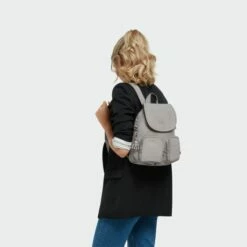 Kipling Firefly Up Backpack Grey Gris 17 Kipling Firefly Up Backpack Grey Gris -NL Rugzak Verkoopwinkel kipling firefly up grey gris 8