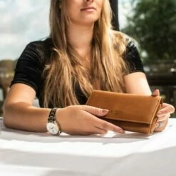 Chesterfield Mirthe RFID Portemonnee Brown -NL Rugzak Verkoopwinkel leren portemonnee cognac mirthe rfid 1 1