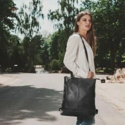 Chesterfield Chelsea Rugzak / Schouder Shopper 14" Black -NL Rugzak Verkoopwinkel leren rugzak zwart chelsea 1