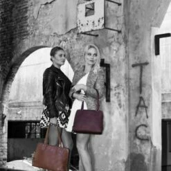 Chesterfield Manon Schoudertas Brown 10 Chesterfield Manon Schoudertas Brown -NL Rugzak Verkoopwinkel leren schoudertas bruin manon 1