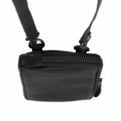 Chesterfield Madrid Phonebag Schoudertas Black 16 Chesterfield Madrid Phonebag Schoudertas Black -NL Rugzak Verkoopwinkel leren telefoontasje zwart madrid 5