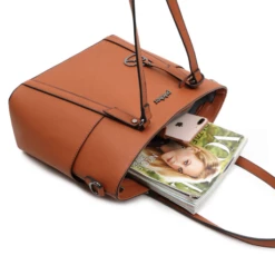 Pulcher New York Schoudertas 14" Cognac 11 Pulcher New York Schoudertas 14" Cognac -NL Rugzak Verkoopwinkel p 330 kleur cognac