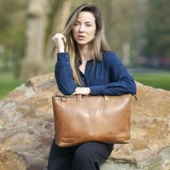 Plevier Rutland Dames Laptop Tote Bag 15.6" Cognac 19 Plevier Rutland Dames Laptop Tote Bag 15.6" Cognac -NL Rugzak Verkoopwinkel plevier 709 3 rutland