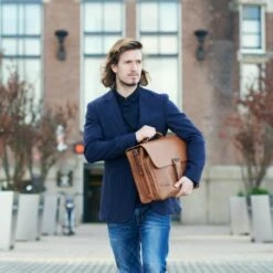 Plevier Quartz Aktetas 1-Vak 15.6" Cognac -NL Rugzak Verkoopwinkel quartz 353 3 sfeerfoto