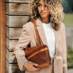 Chesterfield Santorini Schoudertas Bruin -NL Rugzak Verkoopwinkel santorini 2 1