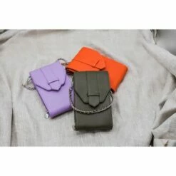 MOSZ Telefoontasje Vegan Dark Taupe Silver -NL Rugzak Verkoopwinkel sfeer mosz 007 2